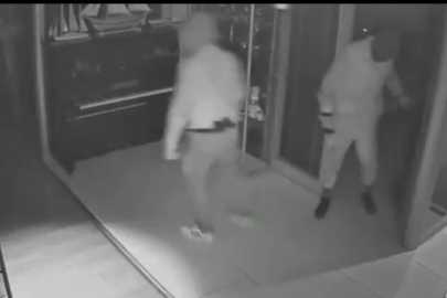 Maskeli beşler girdikleri işletmelerde çelik kasaları böyle patlattı...