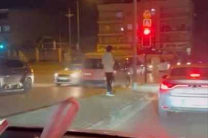 Bursa'da ters şeride giren hafif ticari araç trafiği tehlikeye attı