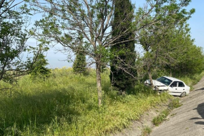 Bursa-Balıkesir kara yolunda tek araçlı kaza: 2 yaralı