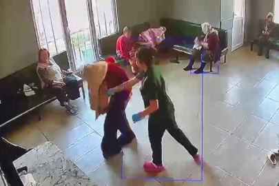 Yaşlı bakım merkezinde skandal görüntüler: Hastaya şiddet ve tükürme kamerada