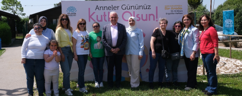 Başkan Şadi Özdemir Anneler Günü’nü Bizim Ev katılımcılarıyla kutladı