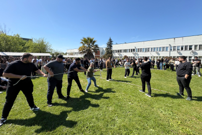 Geleneksel tomurcuk şenliğinde öğrenciler doyasıya eğlendi