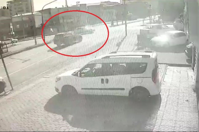Kavşakta kırmızı ışık kazası kamerada