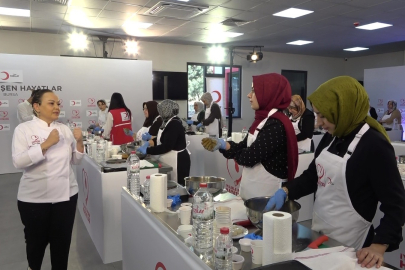 Türk Kızılay'ın "iyilikle pişen hayatlar' atölyesi Bursa'da kadınlarla buluştu