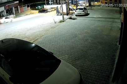 Uyuyakalan sürücü park halindeki araçlara daldı