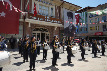 BURSA’NIN İLK BELEDİYE KADIN BANDOSU YENİŞEHİR SOKAKLARINDA!
