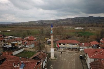 Camisiz minare köyün sembolü oldu