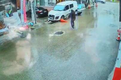Kamyonet yayaların arasına daldı, o anlar kameraya yansıdı