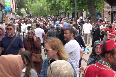 Bursa'da bayram yoğunluğu başladı: Kasapta da şekercide de hareketlilik yaşanıyor