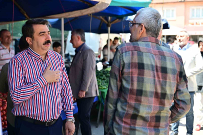 Başkan yılmaz esnaf ve vatandaşla bayramlaştı
