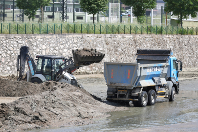Bursa Büyükşehir��den Hüdavendigar'da dere temizliği
