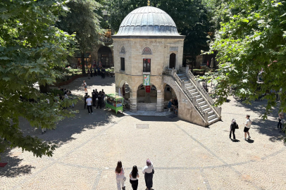 Kozahan'da masa ve sandalyeler yeniden toplatıldı