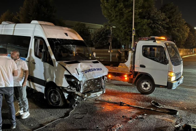 Bursa'da servis minibüsü refüje çıktı: 1 yaralı