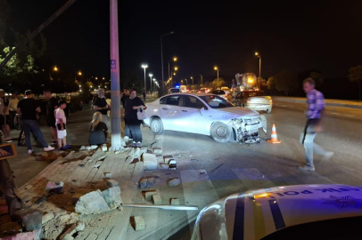 Makas atan otomobille birlikte iki araç dereye uçtu