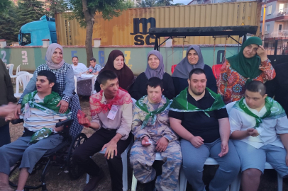 Babaannenin dileği gerçek oldu: Özel bireylere temsili asker eğlencesi