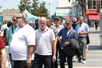 Başkan Erkan Aydın’dan Vatandaşlara Aşure İkramı