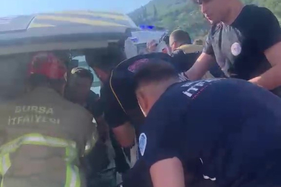 Gemlik’te işçi servisi ile otomobil çarpıştı: 15 yaralı