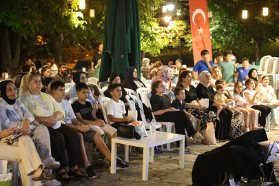 Osmangazi’de Çocuklar Yaz Akşamlarını Sinemayla Renklendiriyor