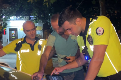 Bisikletiyle polislerin yanına geldi, 20 kat alkollü çıktı, kameraya şarkı söyledi