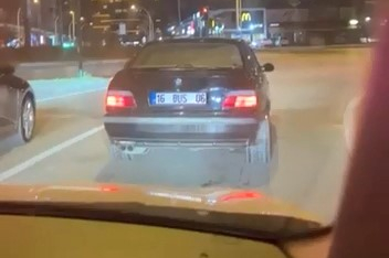 Drift atarken kazadan kıl payı kurtuldu