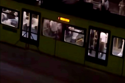 Metro istasyonunda tekmeli yumruklu kavga