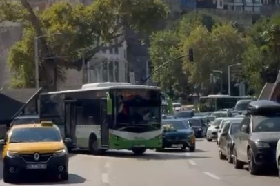 Bursa'da düğün konvoyunun önünü bu sefer otobüs kesti