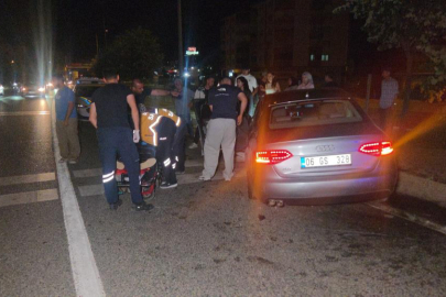 Kazadan kaçarken orta refüje çıkıp ağaca çarptı