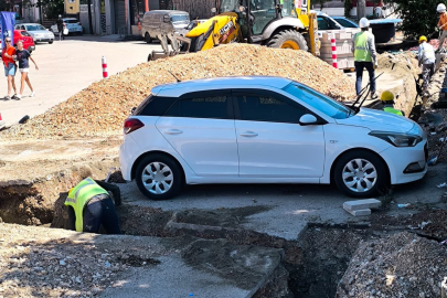Araç sahibine ulaşılamayınca otomobilin etrafını kazdılar