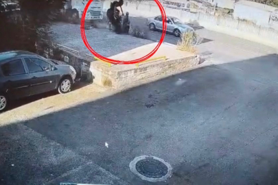 Bir adımla hayata tutundu, motosikletli duvara çarparak can verdi