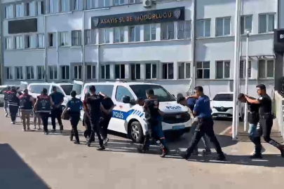 Vatandaşlara zorla hesap açtırıp kara para aklayan şahıslara baskın