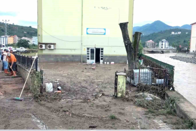 Giresun’da sel suları çekildi, geriye çamuru kaldı