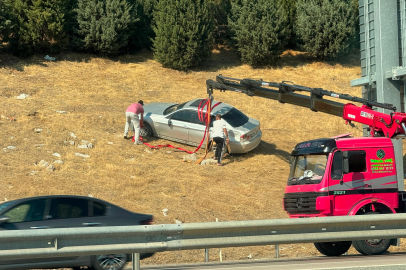 Bursa'da otomobil bariyerleri aşarak tarlaya uçtu