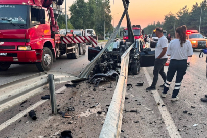 Isparta’da feci kaza: Bariyerlere çarpan otomobilin sürücüsü hayatını kaybetti
