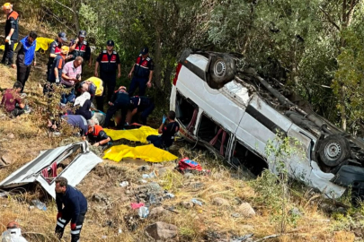 Minibüs şarampole uçtu: 4 ölü, 10 yaralı