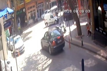 Orhangazi'de otomobille çarpışan motosikletli yaralandı