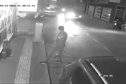 Otomobil ile motosiklet çarpıştı