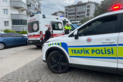 Bursa'da kuryenin önüne aniden çıkan araç kazaya neden oldu
