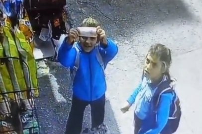 İki öğrencinin örnek davranışını kamera böyle görüntüledi