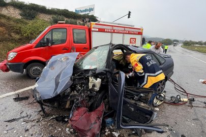 Bursa-Yalova kara yolunda kamyon ile otomobil çarpıştı: 2 yaralı