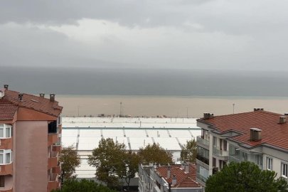 Bursa’da sel suları denizi çamura buladı