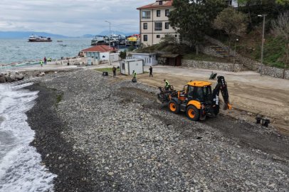 Büyükşehir ekiplerinden sahillerde temizlik çalışması
