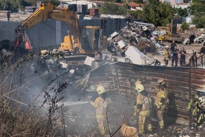 Bursa'da geri dönüşüm deposunda yangın: Dumanlar kent merkezinden görüldü