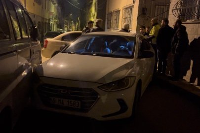 Bursa’da önce otomobille kovaladı, kaza yaptırdı... Kaldırım taşıyla peşine düştü