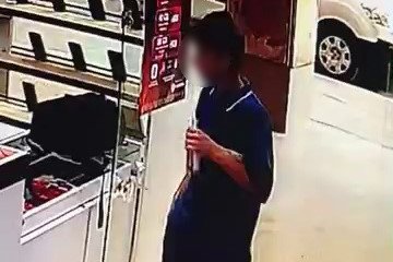Bursa'da telefon hırsızlığı: Elini kolunu sallayarak çaldı