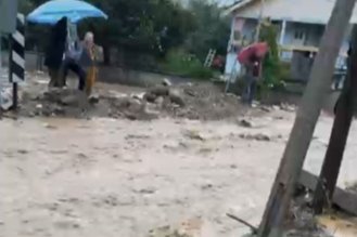 Karacabey'de dere taştı, ekipler bölgede çalışma başlattı