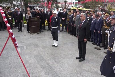 Cumhuriyetin 103. yılında Atatürk Anıtı'na çelenkler sunuldu