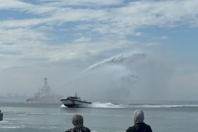 Gemlik’te Cumhuriyet Bayramı coşkusu denize taştı