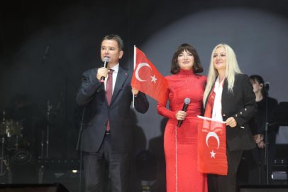 Osmangazi’de Cumhuriyet coşkusu Göksel’in şarkılarıyla taçlandı