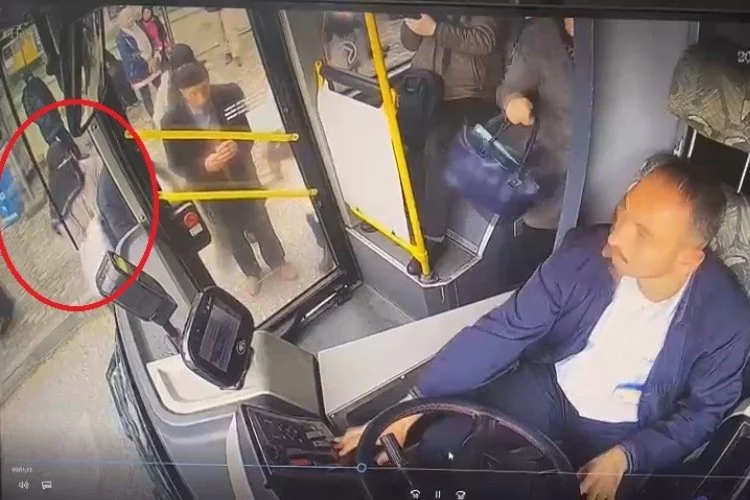 3 kadın yankesici, otobüse binen kadının cüzdanını böyle çaldı, kıskıvrak yakalandı