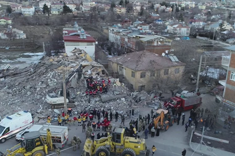 AFAD'dan deprem ile ilgili son dakika açıklaması! 22 bina yıkıldı, 1 kişi hayatını kaybetti, 69 kişi yaralandı
